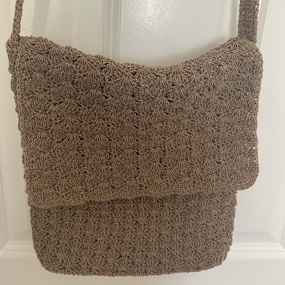 Vintage Women’s Macrame Crochet Crossbody Purse Bag Tan Taupe Zipper Flap Pocket